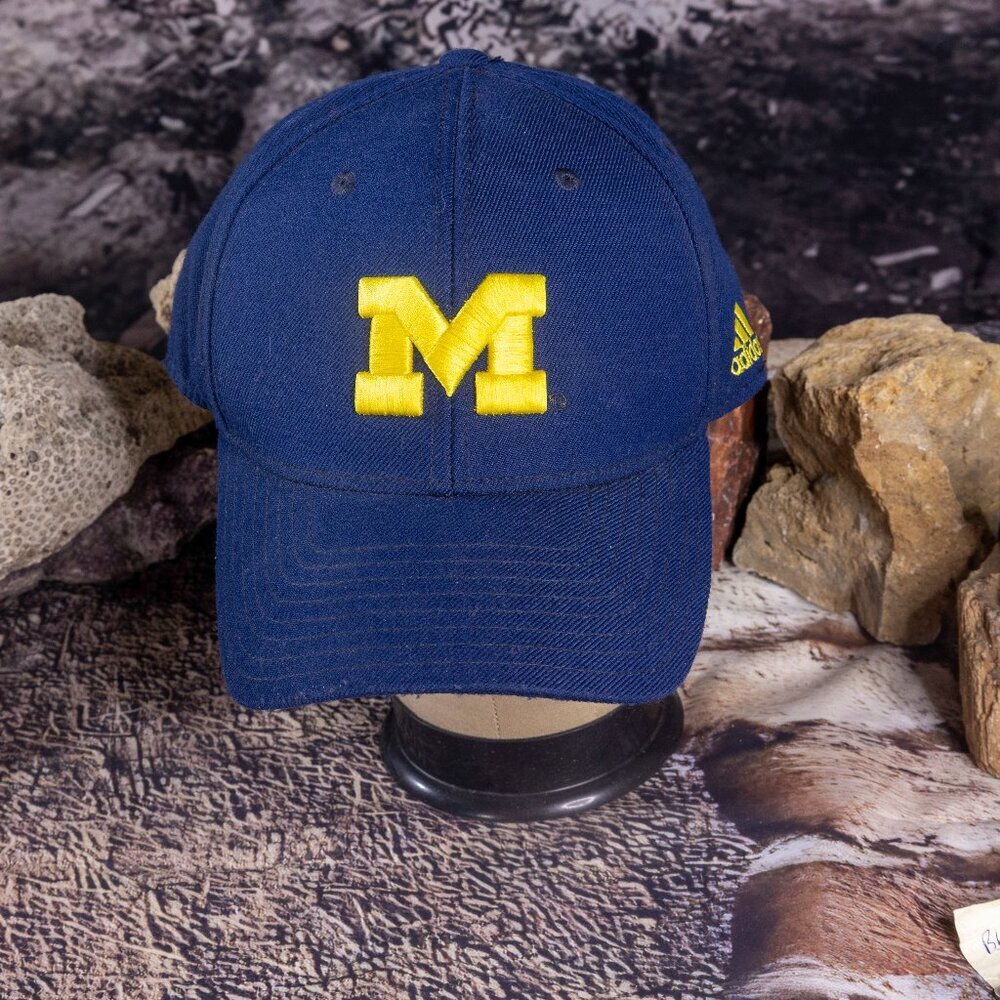 Michigan ball cap hat College University Excellent Adidas fitted size 8
